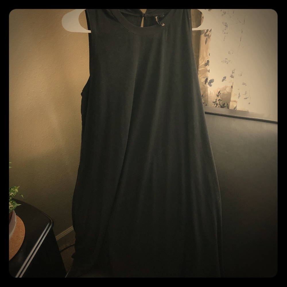 L black velvet dress